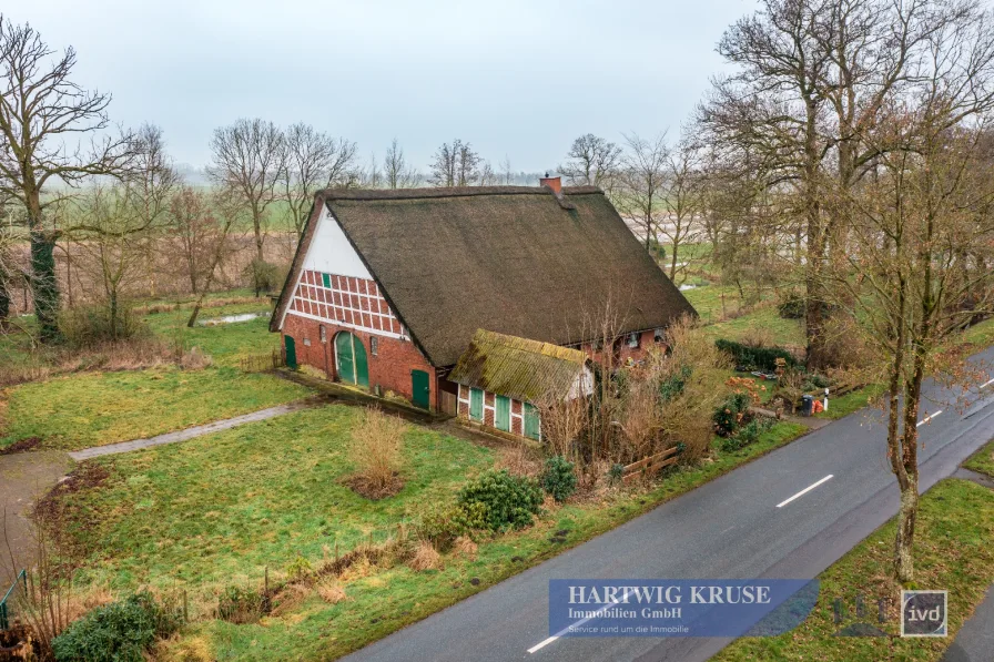  - Haus kaufen in Drochtersen - Reetdachhaus in idyllischer Alleinlage  Ihr Naturparadies in Dornbuschermoor