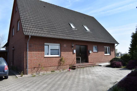 Hauptbild - Haus kaufen in Wittmund - Gut aufgeteiltes Zweifamilienhaus in Sackgassenlage von Wittmund