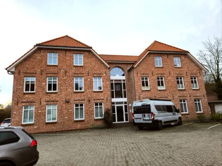 Frontansicht - Gesamt - Wohnung mieten in Wittmund - Dachgeschosswohnung - Wittmund, Stadtzentrum