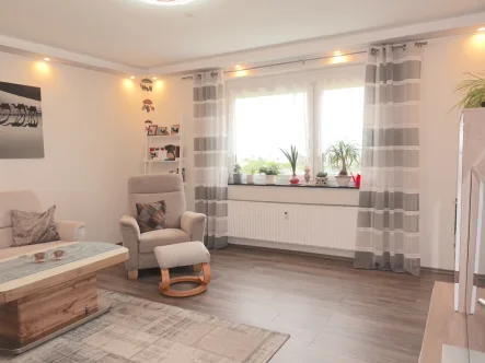 Wohnen_1 - Wohnung kaufen in Wunstorf - Modernisierte 3 Zimmer mit Balkon; gute Energiewerte