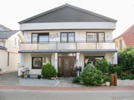 Außenansicht - Haus kaufen in Büsum - Charmantes Mehrfamilienhaus mit 3 Wohneinheiten auf Eigenland in bester Lage Büsums zu verkaufen