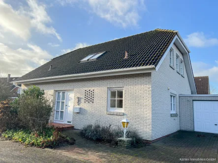 Außenansicht - Haus kaufen in Büsum - Großzügiges Einfamilienhaus mit ca. 165 m² Wohnfläche auf Eigenland in unmittelbarer Nähe der Familienlagune zu verkaufen