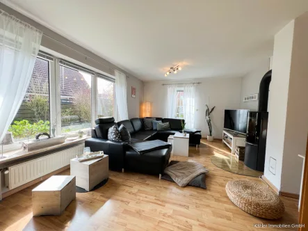 Wohnzimmer - Haus kaufen in Büsum - Modernes Einfamilienhaus mit ca. 155 m² Wohnfläche in unmittelbarer Nähe der Familienlagune zu verkaufen