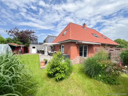 Außenansicht - Haus kaufen in Büsum - Modernes Einfamilienhaus mit ca. 174 qm Wohnfläche, schönem Garten auf ca. 664 m² Eigenland in ruhigem Büsumer Wohngebiet zu verkaufen