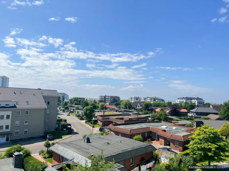 Balkon - Wohnung kaufen in Büsum - Charmante 2-Zimmer-Wohnung mit Blick bis zur Nordsee in der vierten Etage einer Büsumer Wohnanlage zu verkaufen