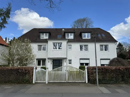 Vorderseite - Zinshaus/Renditeobjekt kaufen in Bad Bramstedt - Attraktiv vermietbares Mehrfamilienhaus mit zusätzlichem Baufeld