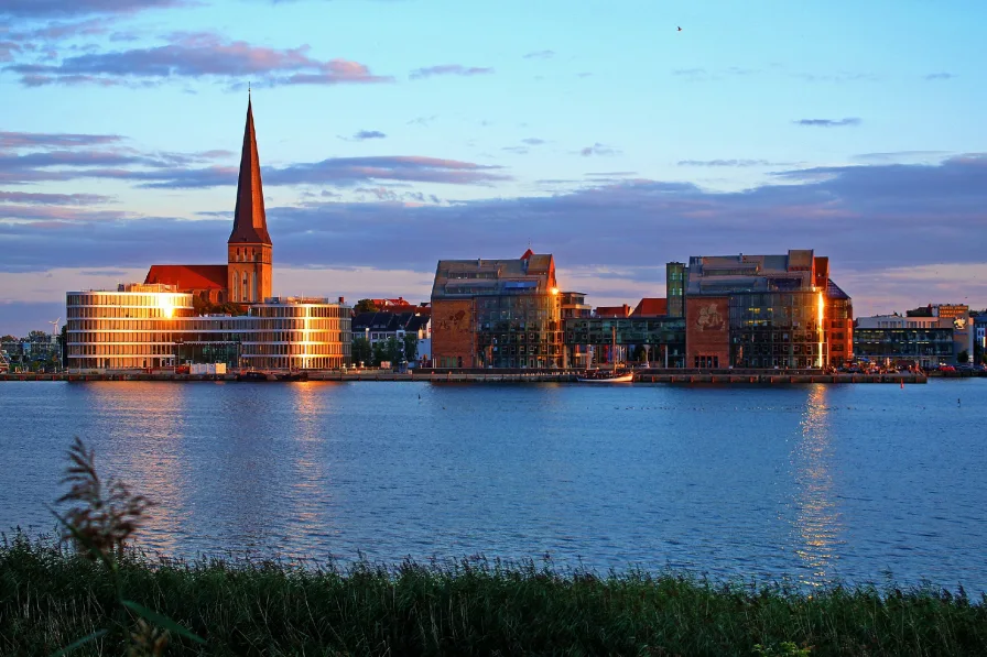 Blick auf Rostock - Zinshaus/Renditeobjekt kaufen in Rostock - Mehrfamilienhaus in der östlichen Altstadt | www.LUTTER.net