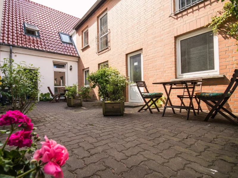 Innenhof - Haus kaufen in Rostock - Kapitänshaus mit 3 Ferienwohnungen | www.LUTTER.net