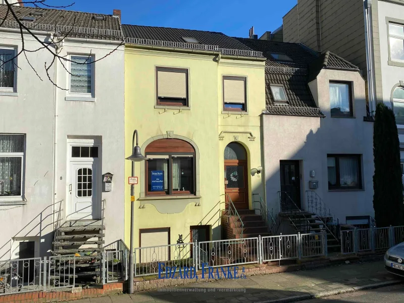 Außenansicht - Haus kaufen in Bremen - Reihenmittelhaus mit Potential in Bremen-Lindenhof