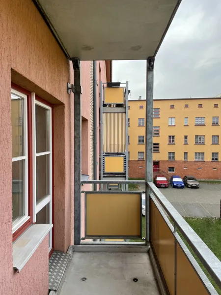 Balkon - Wohnung mieten in Magdeburg - Gemütliche 3-Zimmer-Wohnung mit zwei Balkonen in der Curie-Siedlung