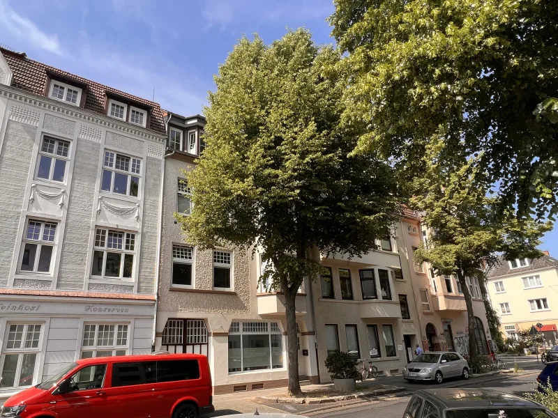 Hausansicht - Haus kaufen in Bremen - Liebevoll renoviertes Mehrfamilienhaus in der Neustadt - Flüsseviertel