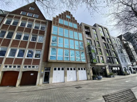 Außenansicht seitlich - Büro/Praxis mieten in Bremen - Offene Büroetage mit Besprechungsraum und direktem Blick auf die Weser