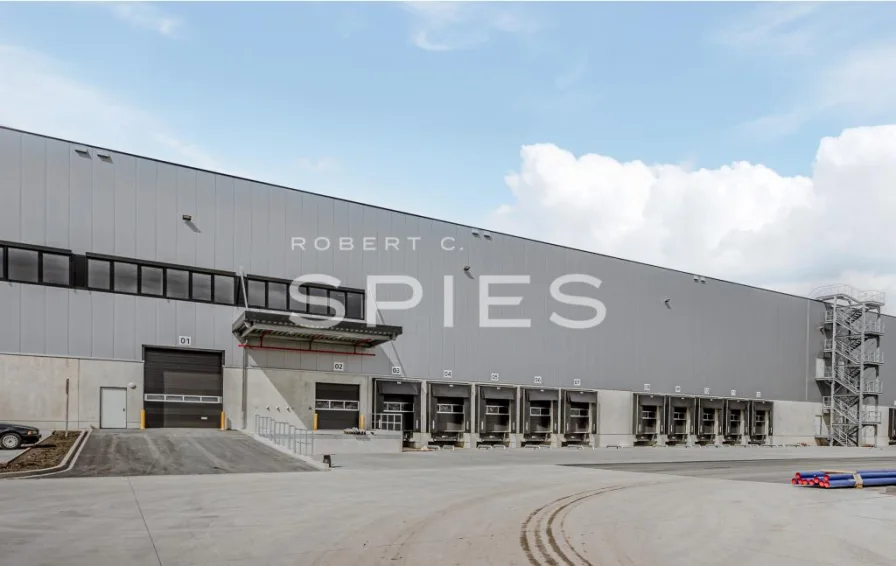 Titelbild  - Halle/Lager/Produktion mieten in Bremen - Ab sofort verfügbar: Rund 10.000 m² im Industriehafen Bremen