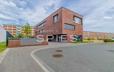 Titelbild  - Büro/Praxis mieten in Bremen - Top moderne, lichtdurchflutete Büro-Immobilie für Einzelnutzer in der Überseestadt