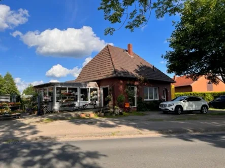 353361_2022726215021_0360 - Haus kaufen in Langwedel - R e s e r v i e r t - Ehemalige Feuerwache mit großem Potential  für Ausbau zum Wohlfühlhaus