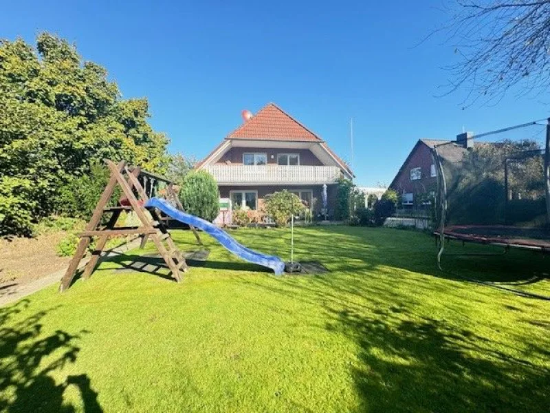  - Haus kaufen in Bremervörde - Energiefreundliches Zweifamilienhaus mit Doppelgarage und XXL-Carport