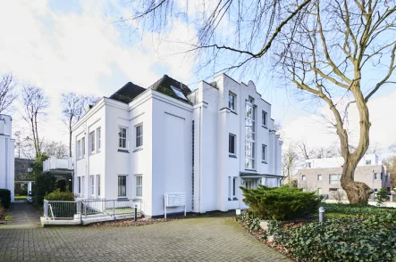  - Wohnung kaufen in Bremen - TOP-Immobilieninvest / Residenz - bezaubernde Dachgeschosswohnung mit Carport in rückwärtiger Parklage