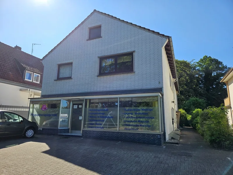Außenansicht - Haus kaufen in Bremen / Farge - Wohn- und Geschäftshaus - oben in der Wohnung wohnen und die Praxis weiter vermieten.
