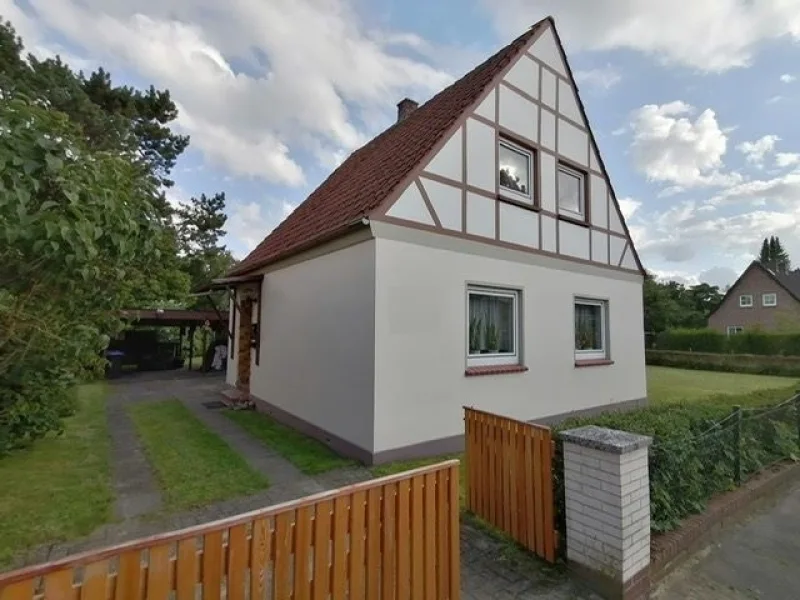 Vorderansicht - Haus kaufen in Bremen - Einfamilienhaus mit Potential und einem großem Grundstück in ruhiger Lage von Bremen-Lesum