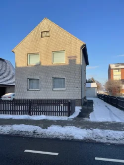 Hausansicht - Wohnung kaufen in Bremen - Gut geschnittene Eigentumswohnung im ruhigen Zweifamilienhaus