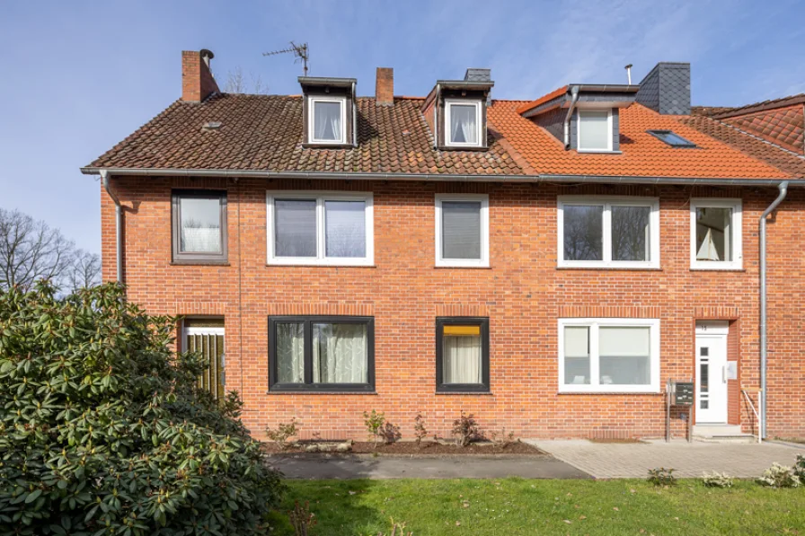 Hausansicht - Vorne - Wohnung kaufen in Bremen - Ruhig gelegene Dachgeschosswohnung an der Jacobs University Bremen