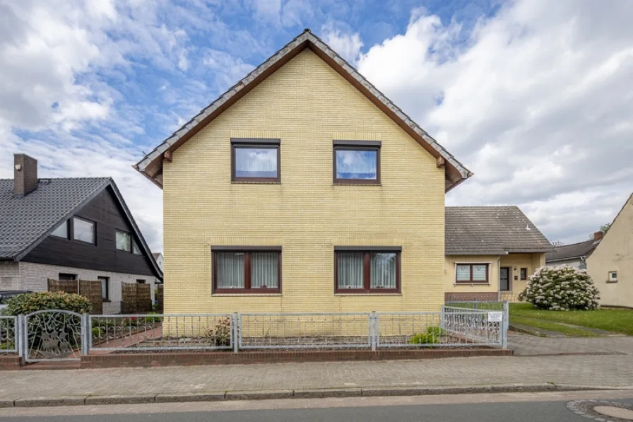 Vorderansicht (1) - Haus kaufen in Bremen / Blumenthal - Einfamilienhaus in ruhiger Seitenstraße im Herzen von Bremen-Blumenthal
