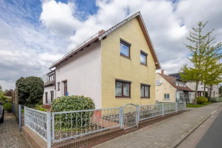 Seitenansicht (2) - Haus kaufen in Bremen / Blumenthal - Zweifamilienhaus in ruhiger Seitenstraße im Herzen von Bremen-Blumenthal