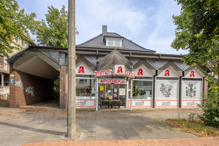 Vorderansicht - Büro/Praxis kaufen in Bremen / Lesum - Große Apotheke mit im Ober- und Dachgeschoss weiteren Räumlichkeiten zu verkaufen.