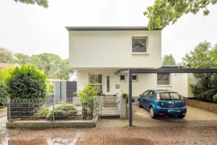 Vorderansicht - Haus kaufen in Bremen - Architektenhaus in ruhiger Seitenstraße von Bremen-Burglesum