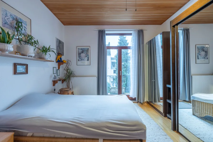 Schlafzimmer mit Balkon