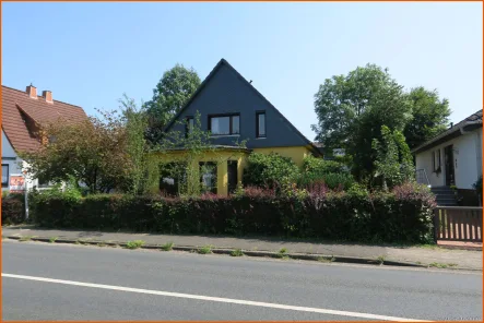 Straßenansicht - Haus kaufen in Schiffdorf / Spaden - Kaufpreisreduzierung! Einfamilienhaus mit großer Garage in Spaden