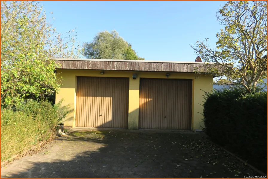 Große Garage