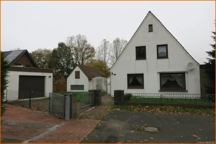 Straßenansicht - Haus kaufen in Schiffdorf / Wehdel - Einfamilienhaus mit Garage in Schiffdorf-Wehdel