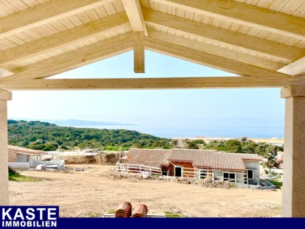 Titel - Haus kaufen in Isola Rossa - Sardinien | Erstbezug - Meerblick, fußläufig zum Sandstrand