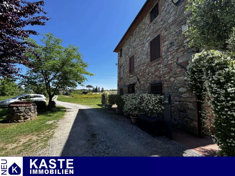 Titel - Haus kaufen in Lucca - Renoviertes rustikales Landhaus mit Scheune in Capannori | Toskana