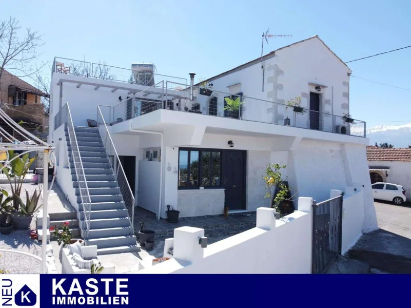 Titel - Haus kaufen in Xirosterni - Wunderschön renovierte Villa mit Meer- & Bergblick zu verkaufen in Xirosterni