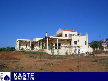 Titel - Haus kaufen in Akrotiri - Wohnen auf Kreta: Gepflegte Villa mit Garten und Blick auf das Meer