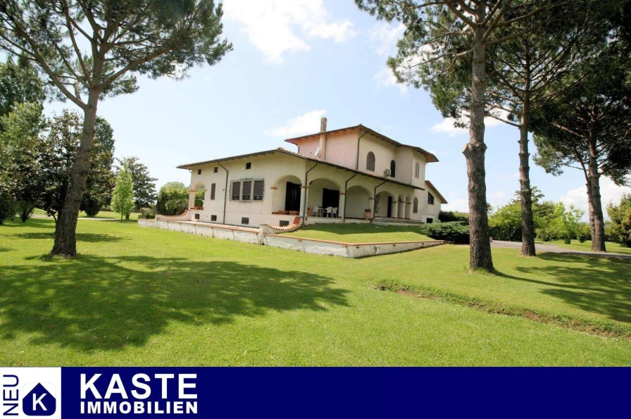 Titel - Haus kaufen in Pietrasanta - Privatsphäre pur: Elegante Villa mit Panoramablick und Pool!