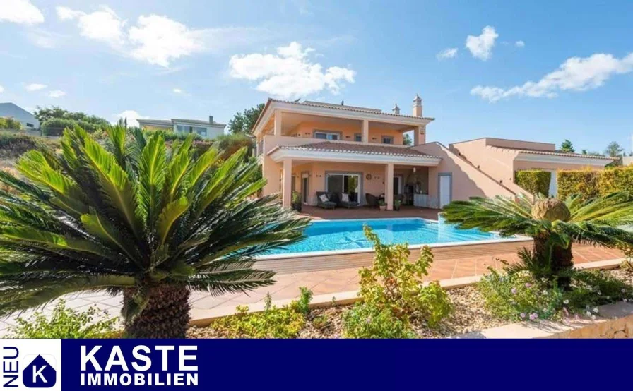 Titel - Haus kaufen in Porto de mós, Lagos - Eleganz und Komfort: Algarve Villa mit erstklassiger Ausstattung