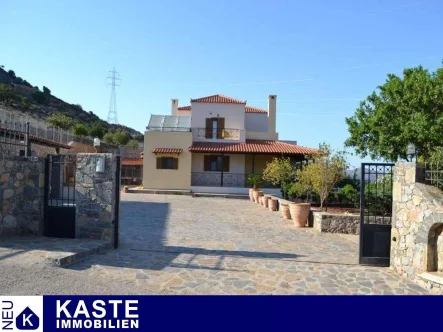 Titel - Haus kaufen in Agios Nikolaos  - Schöne Villa in den Hügeln von Agios Nikolaos mit Blick auf das Meer in Kreta.