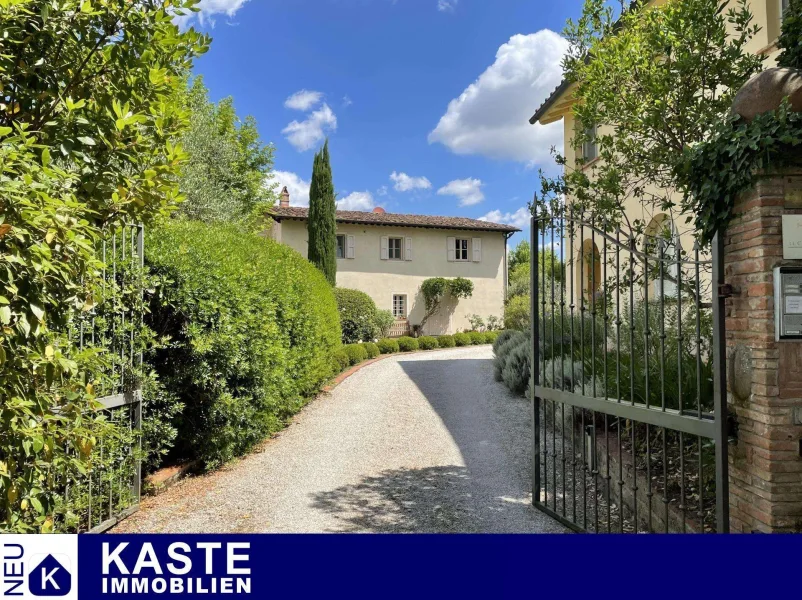 Titel - Haus kaufen in Montopoli in Val D'Arno  - Schöne Villa mit Nebengebäude im Herzen der Toskana.