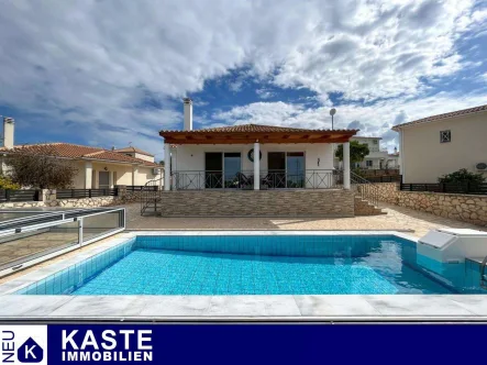 Titel - Haus kaufen in Zakynthos - Ferienhaus mit 2 Schlafzimmern und Swimmingpool in der Nähe des Resorts von Tsilivi