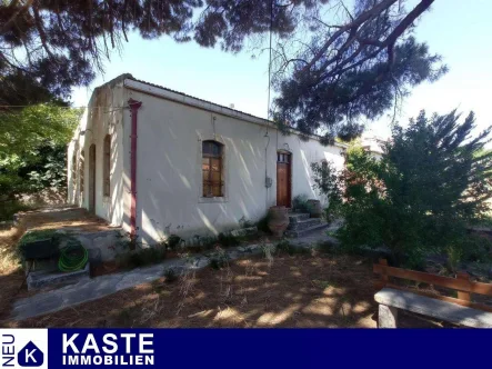 Titel - Haus kaufen in Neapolis - Großes Steinhaus mit unfertigem Gästehaus, Olivenhain und Garten