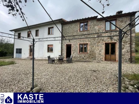 Titel - Haus kaufen in Pistoia - 2 separate Landhaus-Villen mit Wasserlauf | Toskana