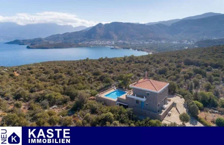 Titel - Haus kaufen in Vathi - Steinvilla mit schönem Pool und Meerblick, nur wenige Gehminuten vom Strand entfernt.