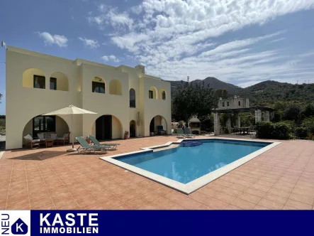 Titel - Haus kaufen in Kambia - Kreta | Atemberaubende Villa mit 4 Schlafzimmern,Pool und Meerblick zu verkaufen in Kambia