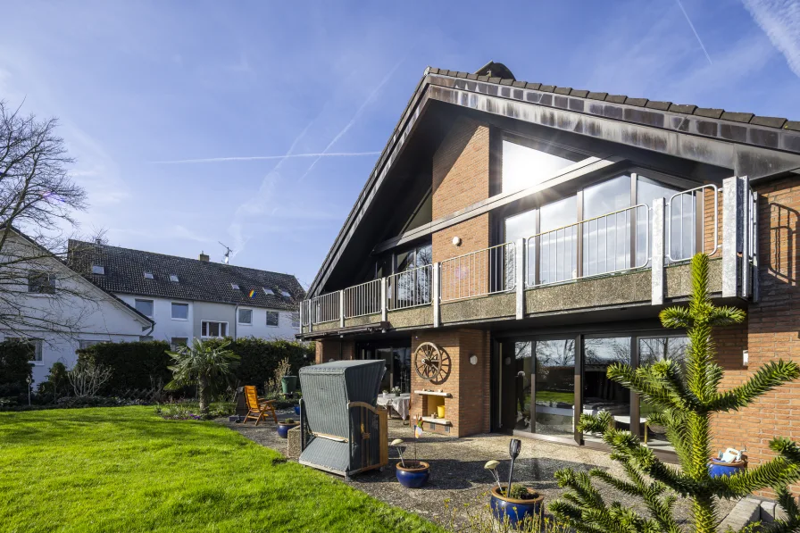 Außenansicht - Haus kaufen in Seelze - Feldrandlage Harenberg: Besonderes Einfamilienhaus mit Einliegerwohnung
