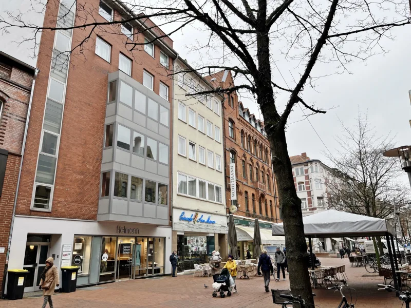 Hausansicht - Büro/Praxis mieten in Hannover - Lister Meile: lichtdurchfluteter Büroraum mit Loftcharakter