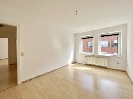 Wohn-/Schlafzimmer - Wohnung kaufen in Hannover (Calenberger Neustadt) - Ruhig + Superzentral + Nähe Ihmeufer & Maschsee: Sonnige bezugsfreie 2-Zimmer-Wohnung