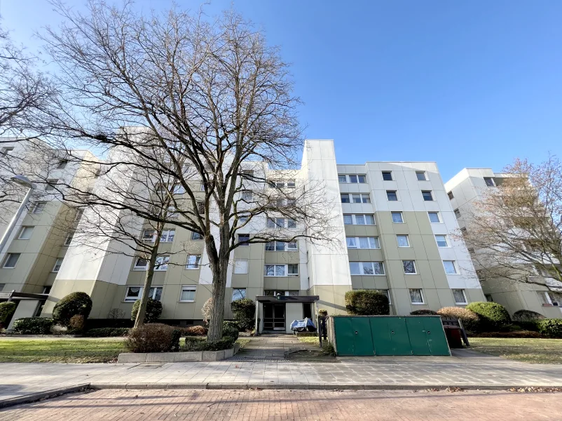 Vorderseite, Eingang - Wohnung kaufen in Hannover (Sahlkamp) - Super aufgeteilte & helle 3,5-Zimmer-Eigentumswohnung mit sonnigem Balkon